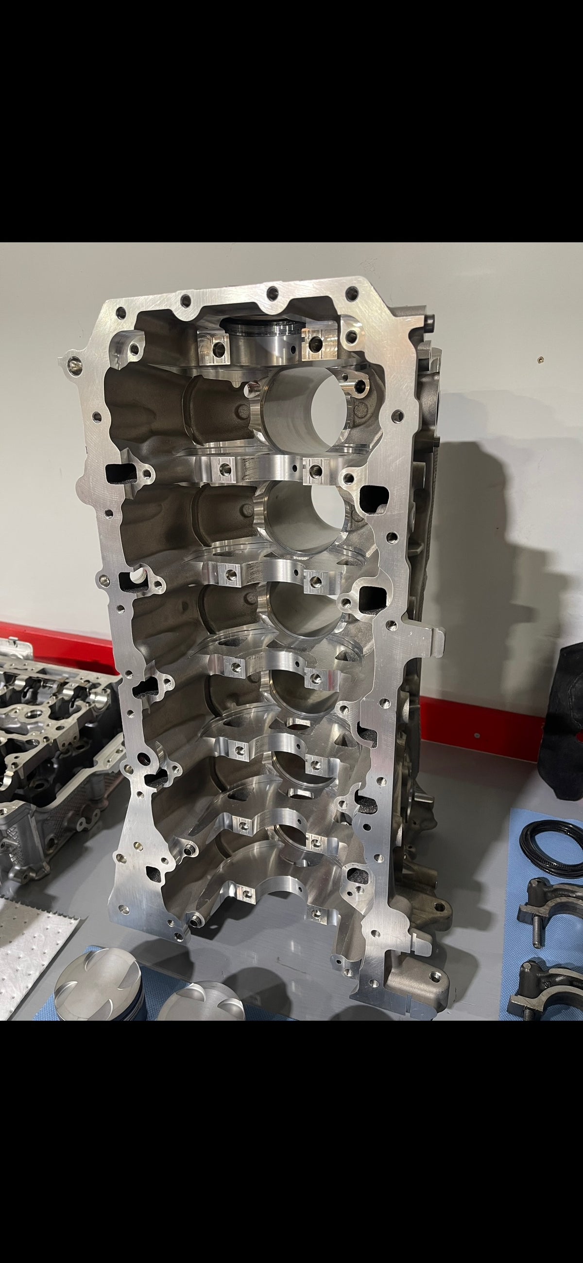 Echtes Produktfoto des angebotenen nackten BMW B58B30P Motorblocks
